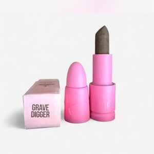 Jeffree Star Velvet Trap Lipstick in Grave Digger